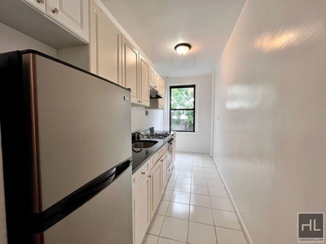 Building Photo - 4960 Broadway