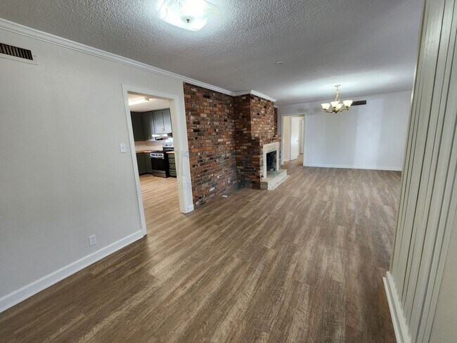 Building Photo - 7520 W Markham St