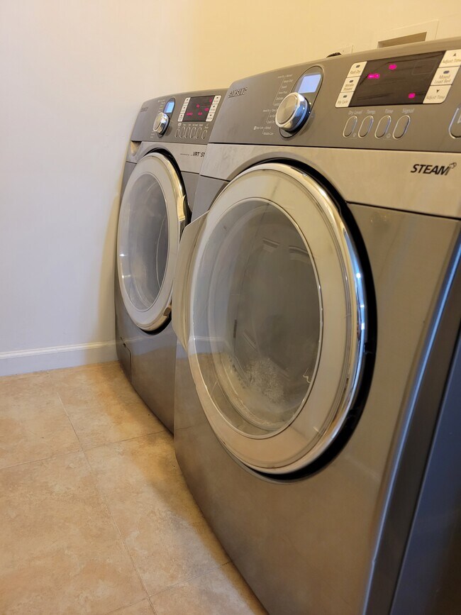 Building Photo - 7315 Wilcox Ave