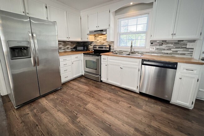 Building Photo - 46 Cardinal Dr S