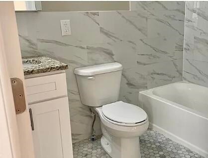 Building Photo - 188 Custer Ave