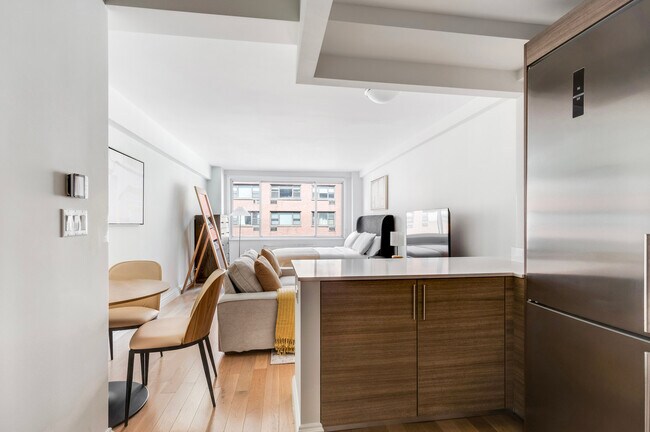 Building Photo - 340 E 51st St