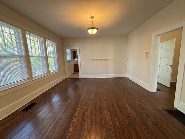 Building Photo - 2 Bedroom, 1.5 Baths Charming Bungalow located near Plaza Midwood