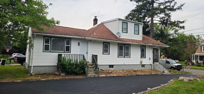 Building Photo - 117 Browning Ave