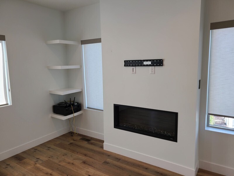 Building Photo - 2242 525 W