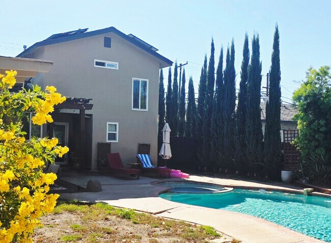 Building Photo - $5,500 - Beautiful 3BR/2BA Home on ? Acre ...