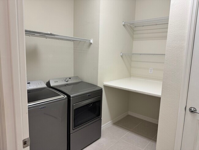 Building Photo - 5110 Levana St