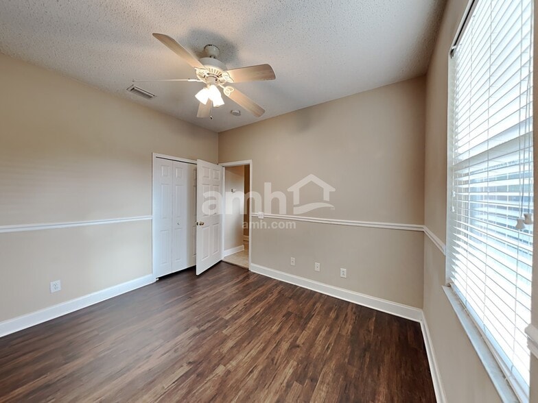 Building Photo - 10318 Goldenbrook Way