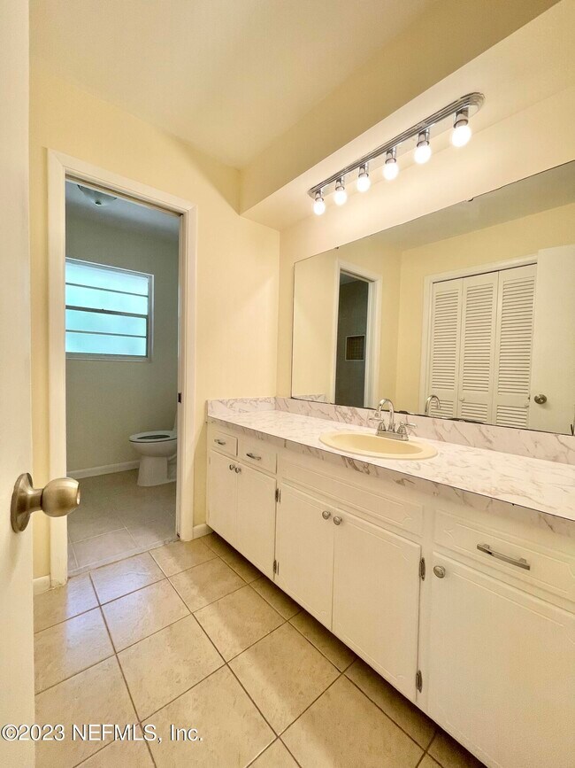 Building Photo - 5391 Golf Course Dr