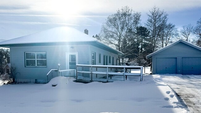 Building Photo - 315 3rd Ave E