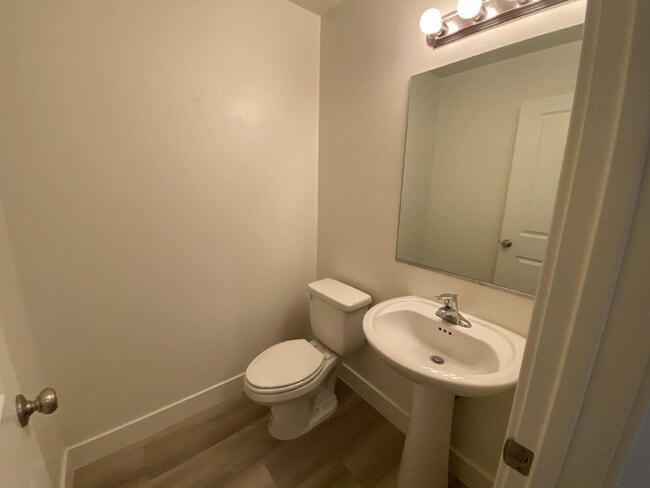 Building Photo - "PETS WELCOME" Beautiful 4-Bed Detached To...