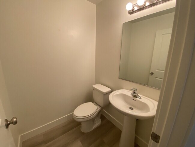 Building Photo - "Spacious 4-Bedroom Townhouse Retreat on S...