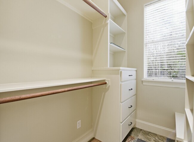 Building Photo - 30 N Palmiera Cir