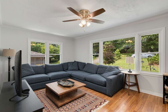 Building Photo - Charming 1950's Ranch w/ Modern Upgrades a...