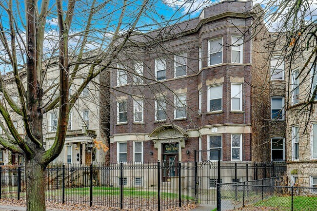 Building Photo - 6360 S Greenwood Ave