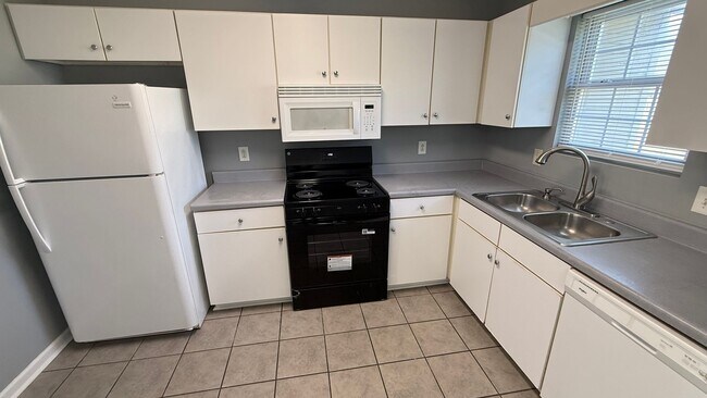 Building Photo - 2702 Painted Pony Dr