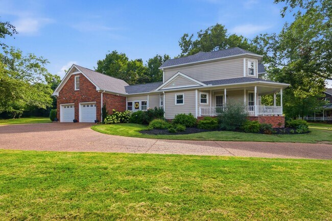 Building Photo - 1733 Carriage Ct
