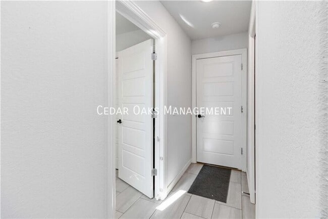 Building Photo - 645 Sugar Creek Rd