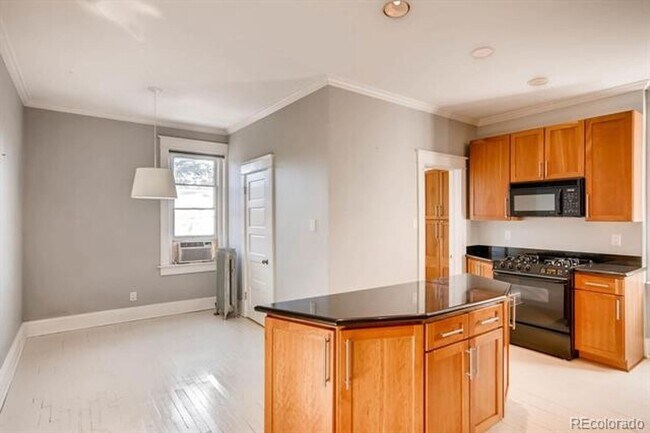 Building Photo - Uptown Capitol Hill - Secure Historic Building with Modern Updates!