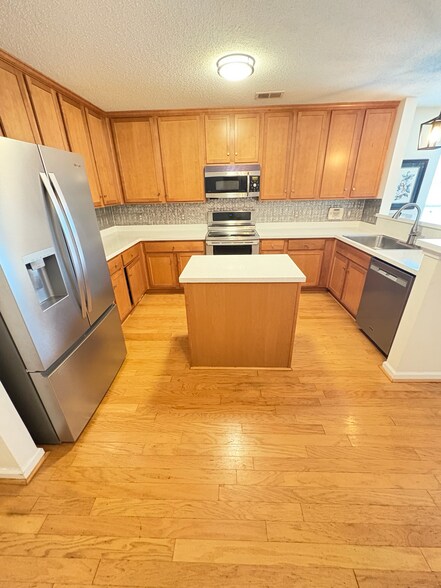 Building Photo - 108 White Cedar Ct