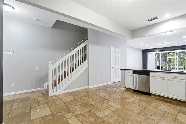 Building Photo - 6235 Goethe St