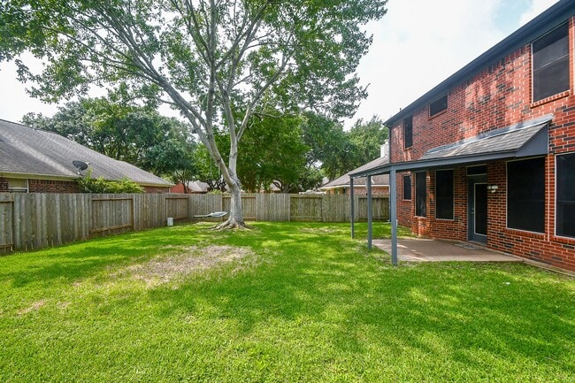 Building Photo - 215 Windrift Ct