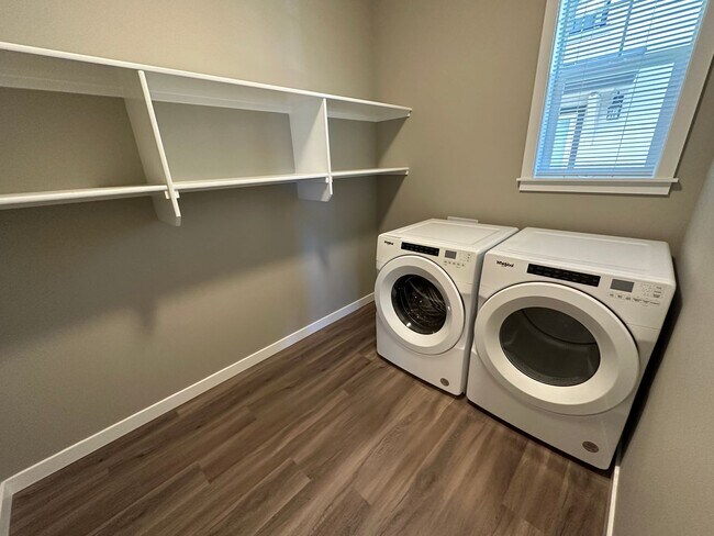 Building Photo - NEW 4 Bedroom / 4.5 Bath Townhome. A/C in every bedroom