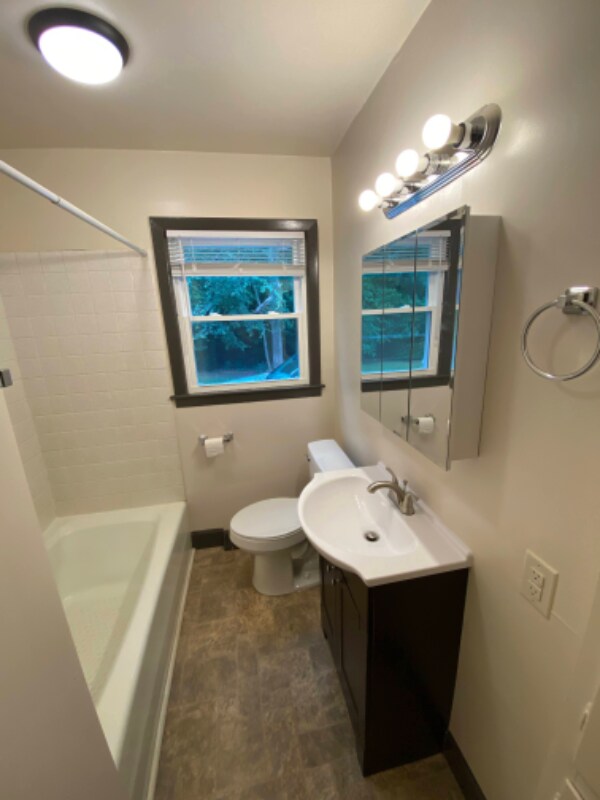 Building Photo - 2033 Shelly St