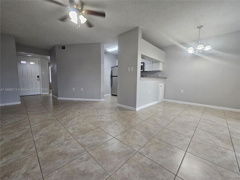 Building Photo - 14107 Glenmoor Dr