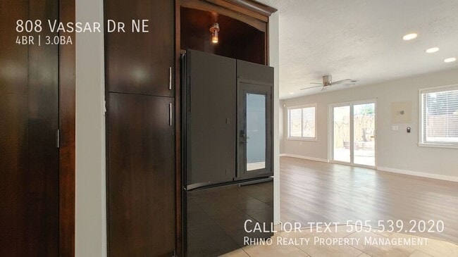 Building Photo - 808 Vassar Dr NE