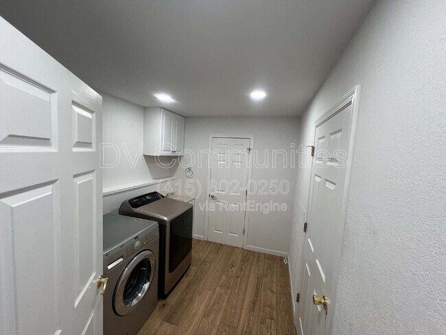 Building Photo - 2500 SW 83rd St