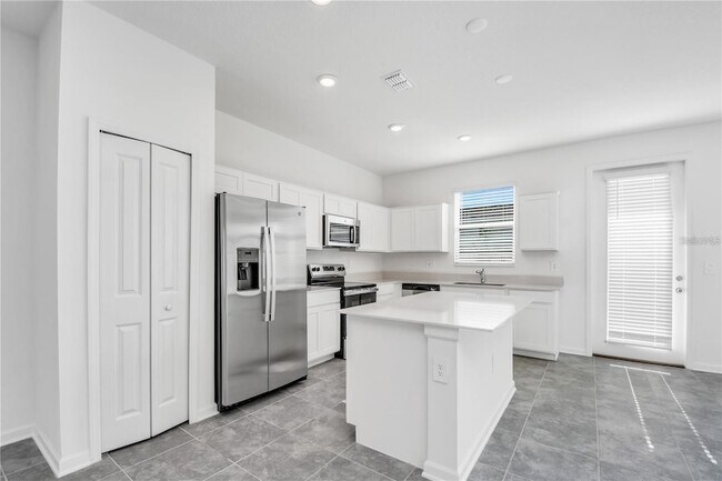 Building Photo - 121 Bogey Dr