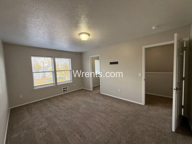 Building Photo - 1008-1010 E. Ermina