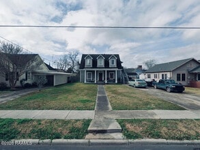 Building Photo - 209 N St Charles St
