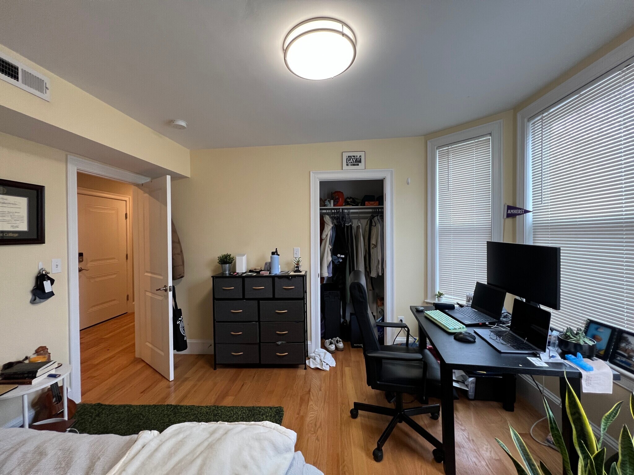 Building Photo - 222 River St