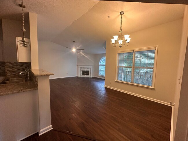 Building Photo - Cozy 2BR 2BA Condo in High Point