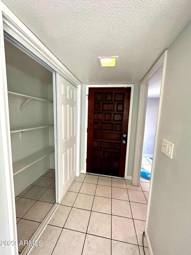 Building Photo - 821 E Orange Dr