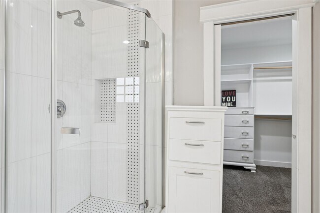 Building Photo - 1910 East Ave