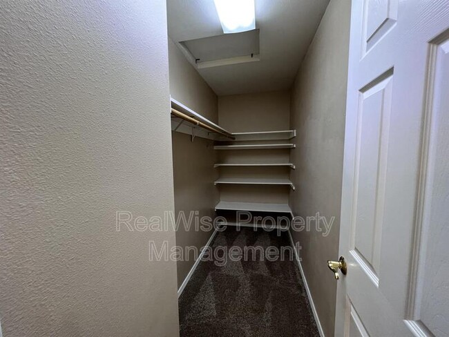 Building Photo - 1312 NE Tucson Way