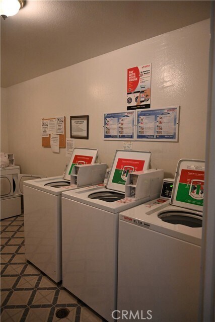 Building Photo - 497 S El Molino Ave