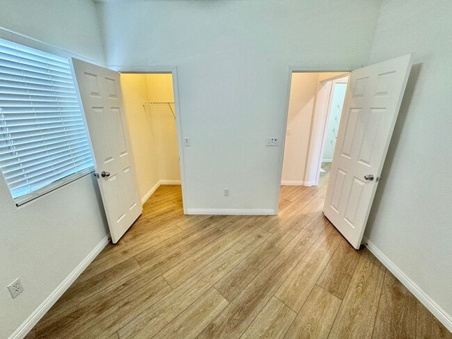 Building Photo - ENJOY THIS STUNNING 3 BEDROOM WITH A TRANQ...