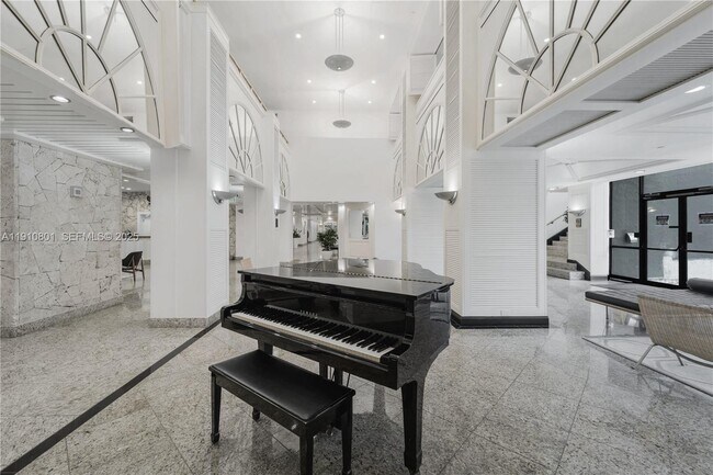 Building Photo - 780 NE 69th St