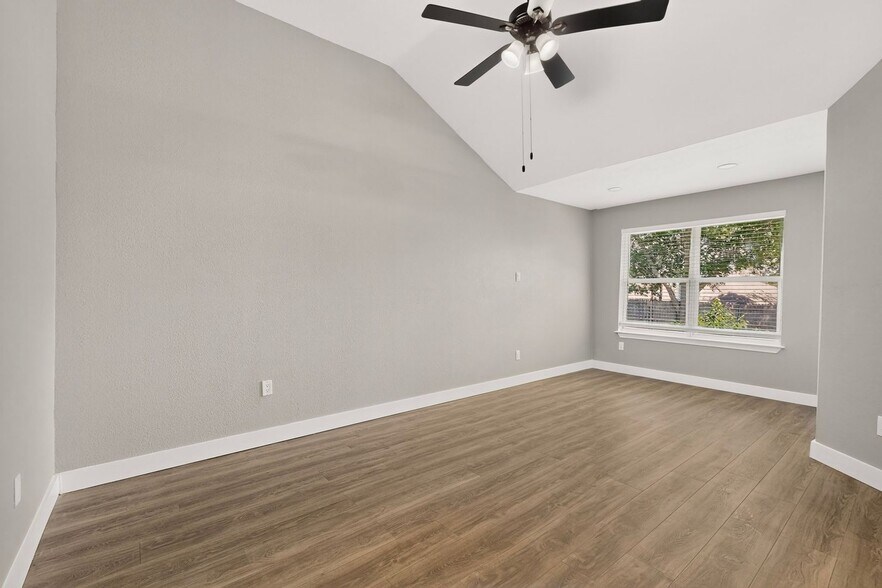 Building Photo - 3604 Lily Ln