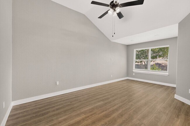 Building Photo - 3604 Lily Ln