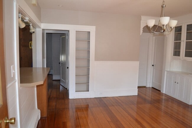 Building Photo - 1421 Morton Ave