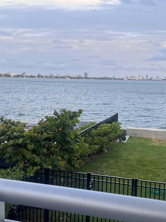 Building Photo - 1880 S Treasure Dr