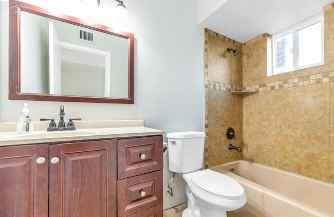 Building Photo - UPDATED PHOENIX RENTAL – 3 BED, 2 BATH NEA...