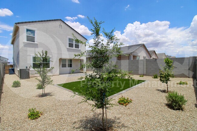 Building Photo - 2079 W Sable Ave