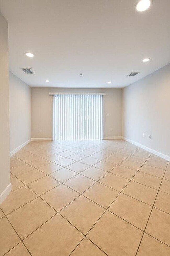 Building Photo - 2500 NE 9th Street, Pompano Beach, FL 33062