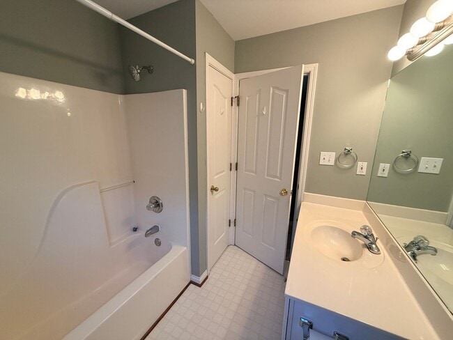 Building Photo - Spacious 4 Bed 2.5 Bath In Lexington!